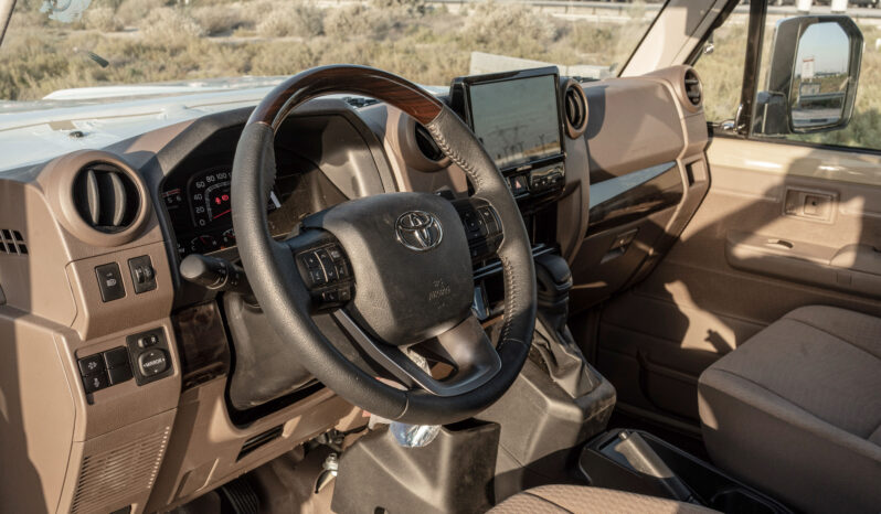 
								2026 Toyota Land Cruiser LC79 2.8L AT Diesel (Beige-Brown) Mid full									