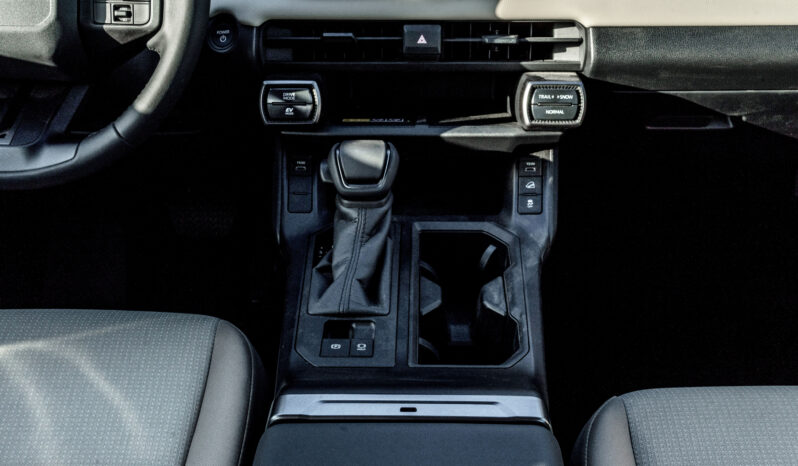 
								2026 Toyota Rav4 XLE 2.5L AT Hybrid (Black-Beige) full									