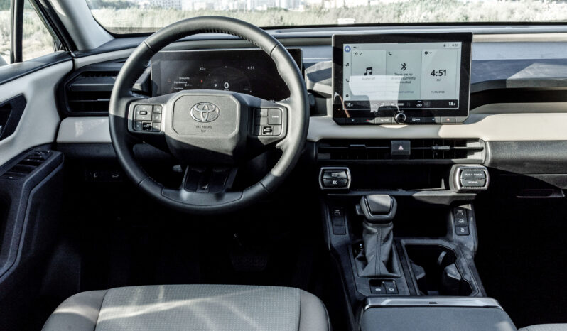 
								2026 Toyota Rav4 XLE 2.5L AT Hybrid (Black-Beige) full									