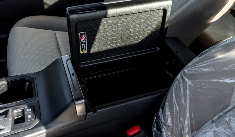 
								2026 Toyota Rav4 XLE 2.5L AT Hybrid (Black-Beige) full									