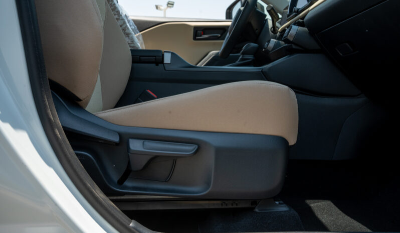 
								2026 Toyota Rav4 XLE 2.5L AT Hybrid (White-Beige) full									