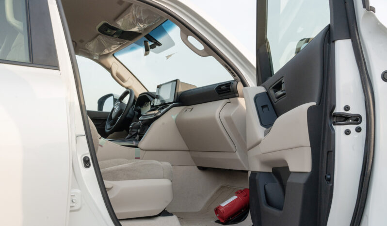 
								2026 Toyota Land Cruiser GXR 3.3L AT Diesel (White-Beige) Basic full									