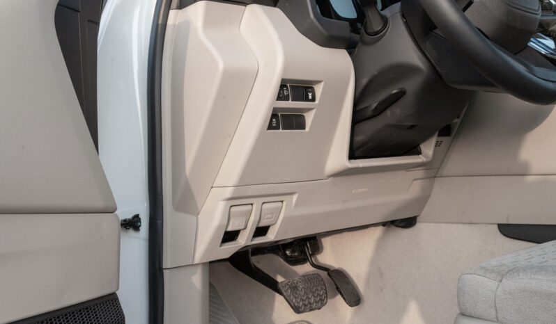 
								2026 Toyota Land Cruiser GXR 3.3L AT Diesel (White-Beige) Basic full									