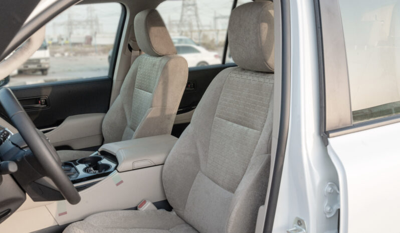 
								2026 Toyota Land Cruiser GXR 3.3L AT Diesel (White-Beige) Basic full									