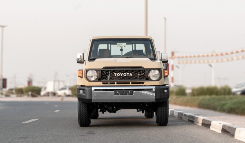 
								2025 Toyota Land Cruiser LC79 4.0L MT Petrol Basic (Omani) full									