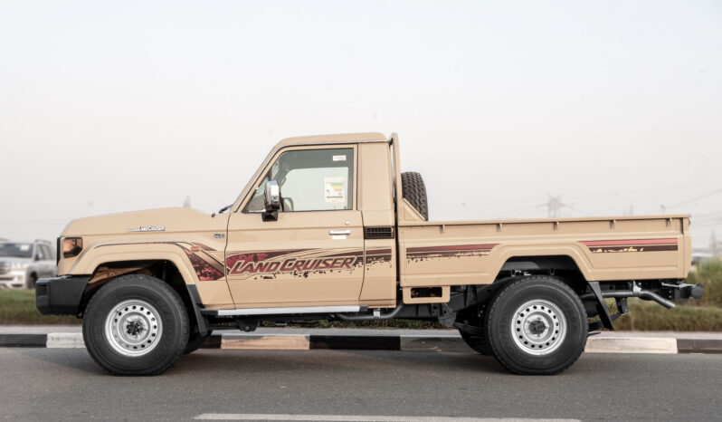 
								2025 Toyota Land Cruiser LC79 4.0L MT Petrol Basic (Omani) full									