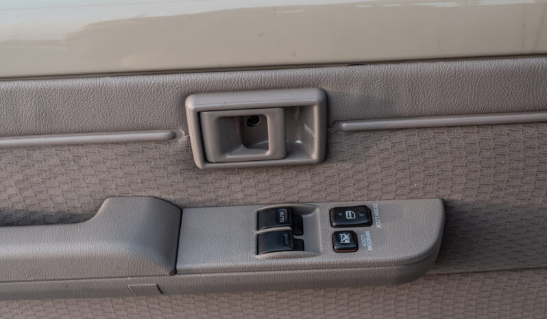 
								2025 Toyota Land Cruiser LC79 4.0L MT Petrol Basic (Omani) full									