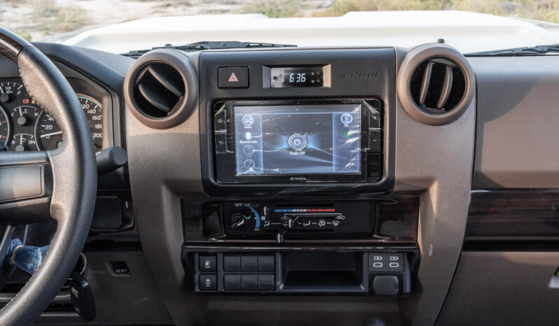 
								2025 Toyota Land Cruiser LC79 4.0L MT Petrol Basic (Omani) full									