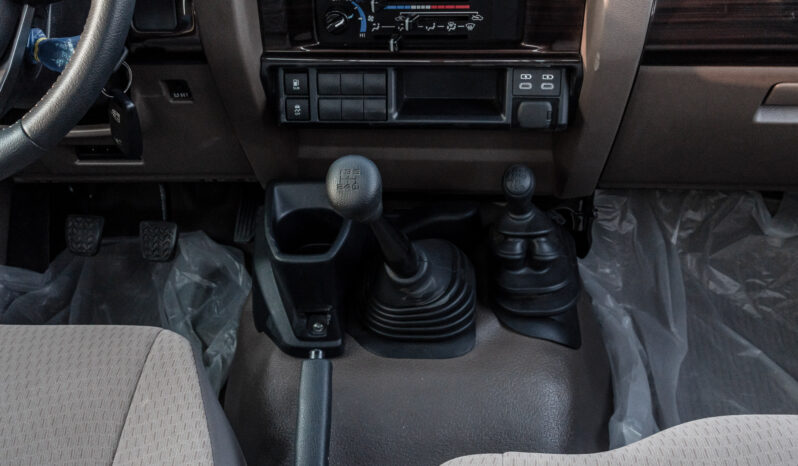 
								2025 Toyota Land Cruiser LC79 4.0L MT Petrol Basic (Omani) full									