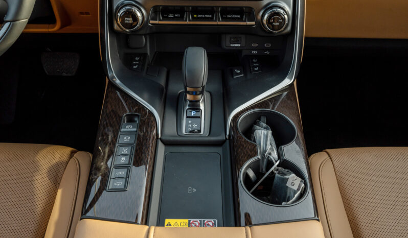 
								2026 Lexus LX700h 3.5L AT Hybrid With Auto Parking (White-Tan) full									