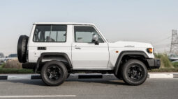 
										2025 Toyota Land Cruiser LC71 4.0L AT Petrol (White) Mid Option full									