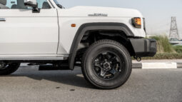 
										2025 Toyota Land Cruiser LC71 4.0L AT Petrol (White) Mid Option full									