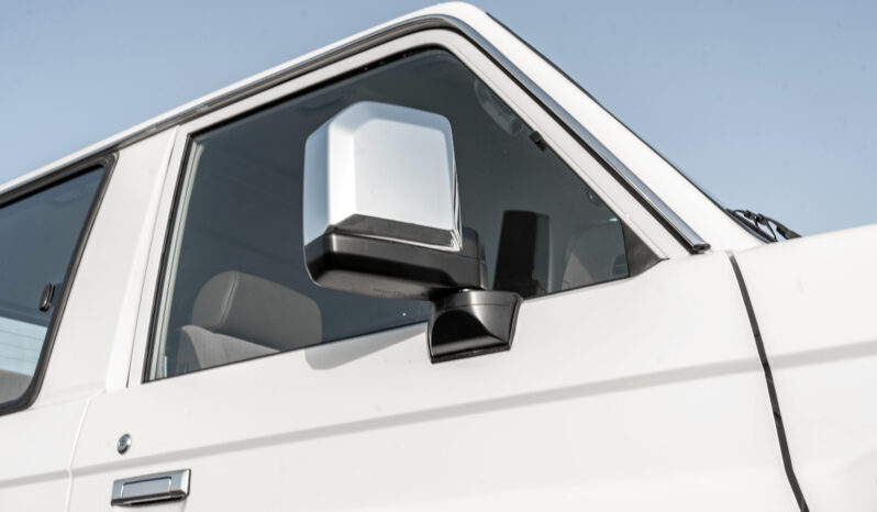 
								2025 Toyota Land Cruiser LC71 4.0L AT Petrol (White) Mid Option full									