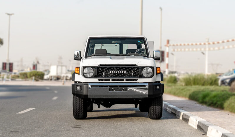 
								2025 Toyota Land Cruiser LC71 4.0L AT Petrol (White) Mid Option full									