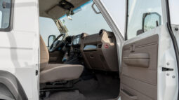 
										2025 Toyota Land Cruiser LC71 4.0L AT Petrol (White) Mid Option full									