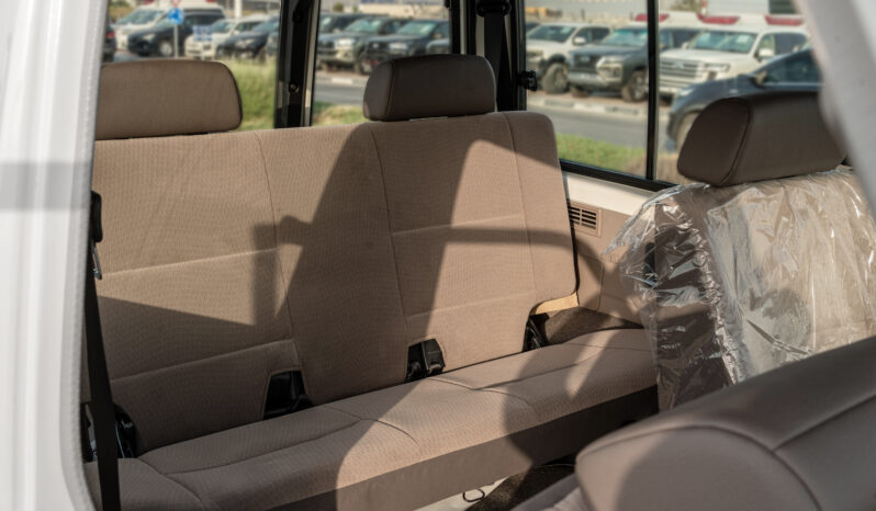 
								2025 Toyota Land Cruiser LC71 4.0L AT Petrol (White) Mid Option full									