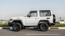 
										2025 Toyota Land Cruiser LC71 4.0L AT Petrol (White) Mid Option full									