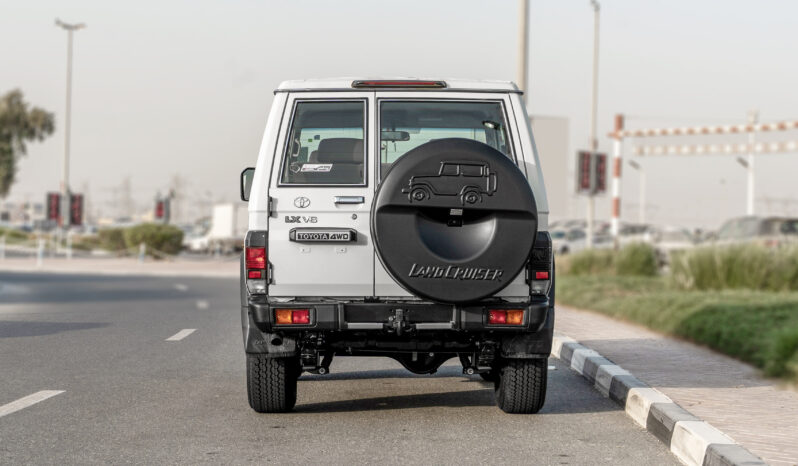 
								2025 Toyota Land Cruiser LC71 4.0L AT Petrol (White) Mid Option full									