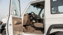
										2025 Toyota Land Cruiser LC71 4.0L AT Petrol (White) Mid Option full									
