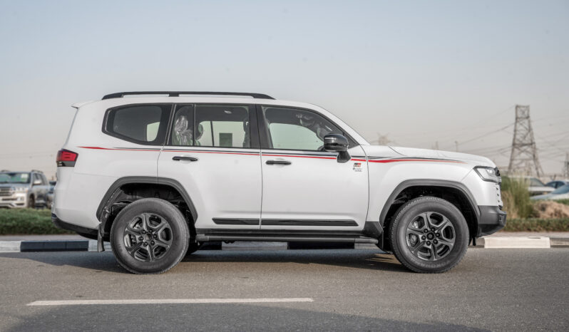 
								2025 Toyota Land Cruiser GR-Sport 3.5L AT Hybrid (White-Red) full									