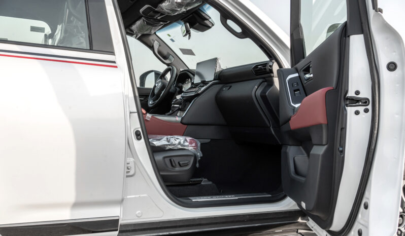 
								2025 Toyota Land Cruiser GR-Sport 3.5L AT Hybrid (White-Red) full									