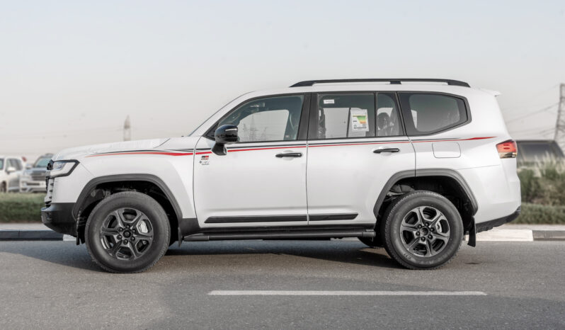 
								2025 Toyota Land Cruiser GR-Sport 3.5L AT Hybrid (White-Red) full									