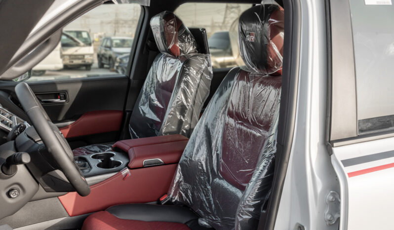 
								2025 Toyota Land Cruiser GR-Sport 3.5L AT Hybrid (White-Red) full									