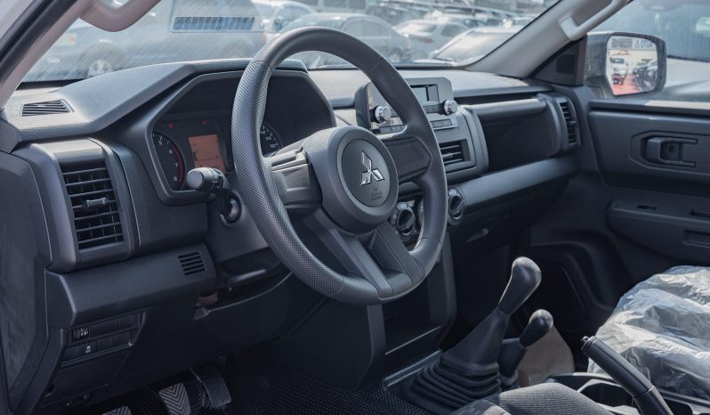 
2025 Mitsubishi L200 2.4L V4 Diesel DC 4×4 MT full									