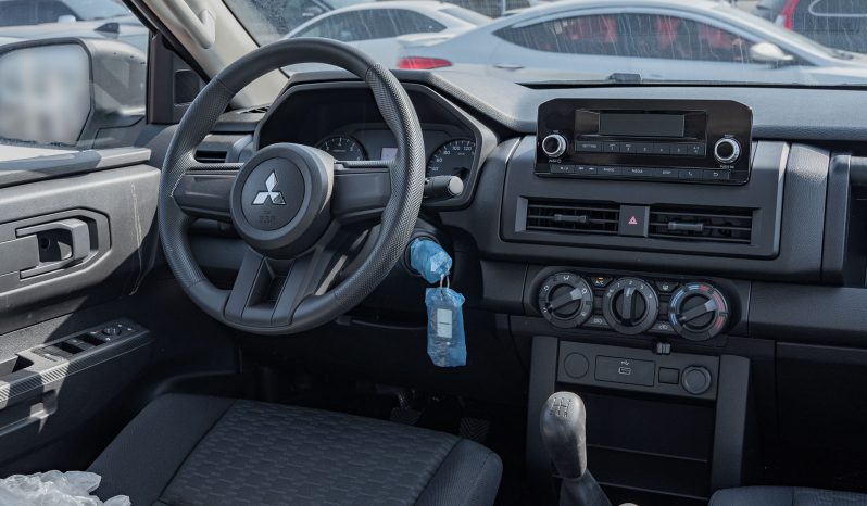 
2025 Mitsubishi L200 2.4L V4 Diesel DC 4×4 MT full									