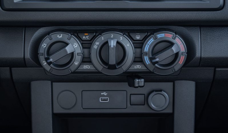 
2025 Mitsubishi L200 2.4L V4 Diesel DC 4×4 MT full									