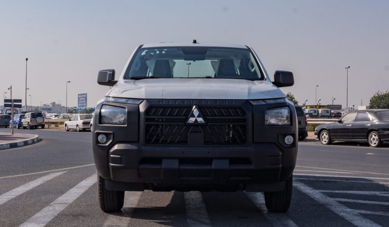 
2025 Mitsubishi L200 2.4L V4 Diesel DC 4×4 MT full									
