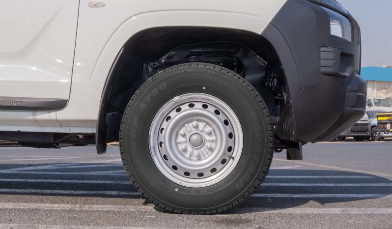 
2025 Mitsubishi L200 2.4L V4 Diesel DC 4×4 MT full									