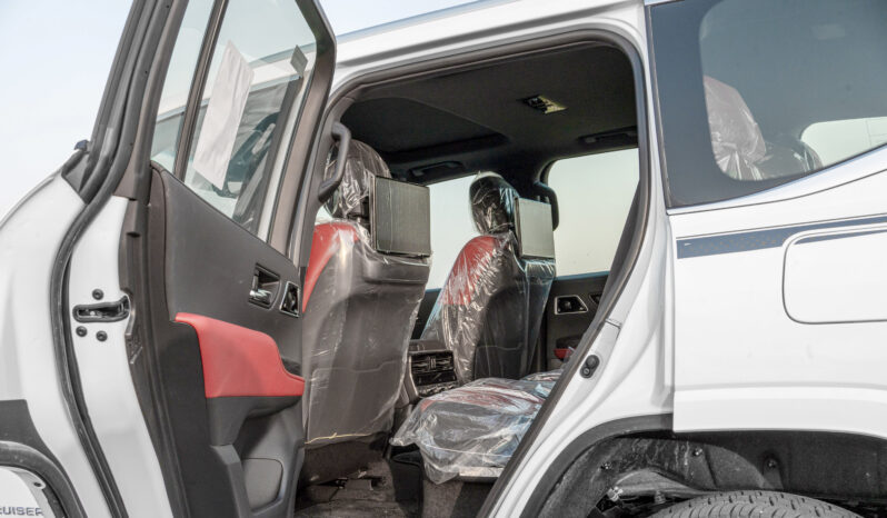 
								2026 Toyota Land Cruiser VXR 3.5L AT Petrol (White-Red) Omani full									