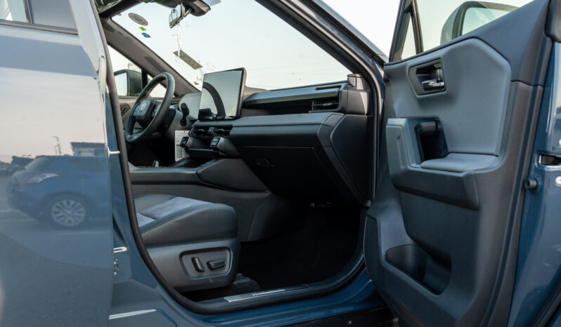 
								2026 Toyota Rav4 XSE 2.5L AT Hybrid (Blue-Black) full									