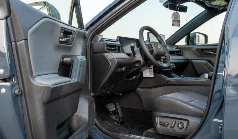 
								2026 Toyota Rav4 XSE 2.5L AT Hybrid (Blue-Black) full									