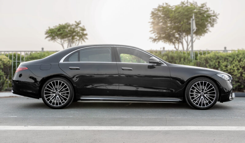 
								2025 Mercedes Benz S 580 4Matic 4.0L AT Petrol (Black-Black) full									