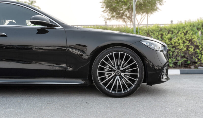 
								2025 Mercedes Benz S 580 4Matic 4.0L AT Petrol (Black-Black) full									