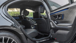 
										2025 Mercedes Benz S 580 4Matic 4.0L AT Petrol (Black-Black) full									
