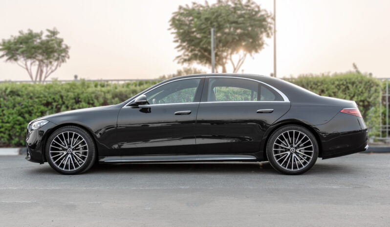 
								2025 Mercedes Benz S 580 4Matic 4.0L AT Petrol (Black-Black) full									