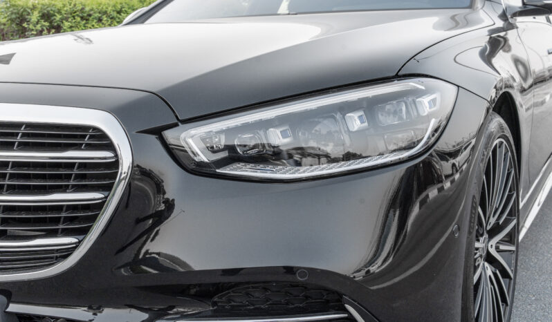 
								2025 Mercedes Benz S 580 4Matic 4.0L AT Petrol (Black-Black) full									