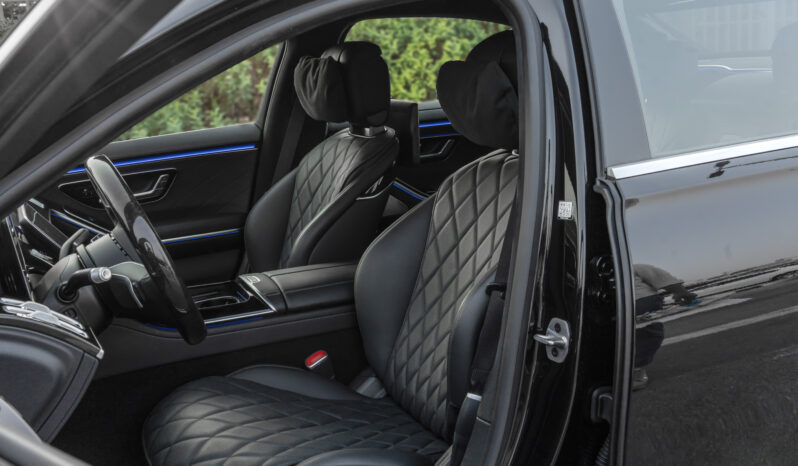 
								2025 Mercedes Benz S 580 4Matic 4.0L AT Petrol (Black-Black) full									