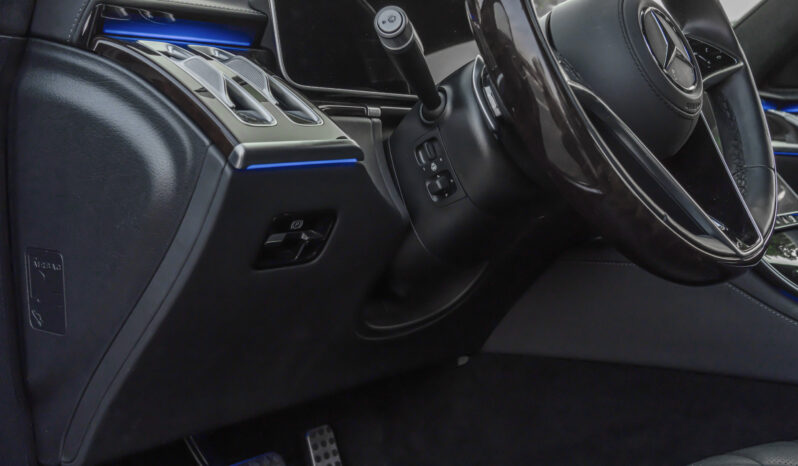 
								2025 Mercedes Benz S 580 4Matic 4.0L AT Petrol (Black-Black) full									