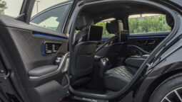 
										2025 Mercedes Benz S 580 4Matic 4.0L AT Petrol (Black-Black) full									