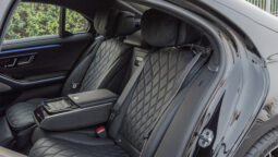 
										2025 Mercedes Benz S 580 4Matic 4.0L AT Petrol (Black-Black) full									
