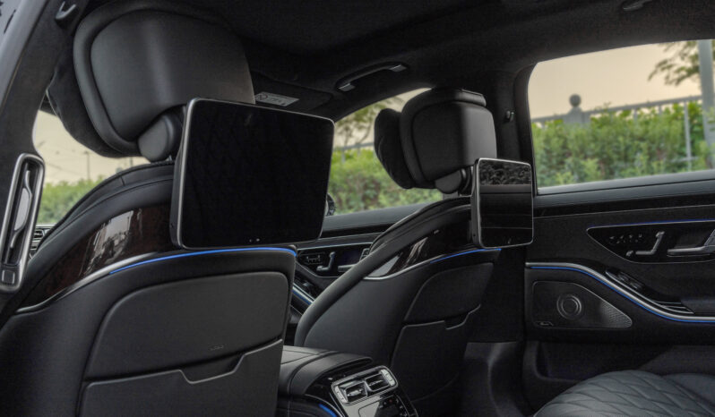 
								2025 Mercedes Benz S 580 4Matic 4.0L AT Petrol (Black-Black) full									