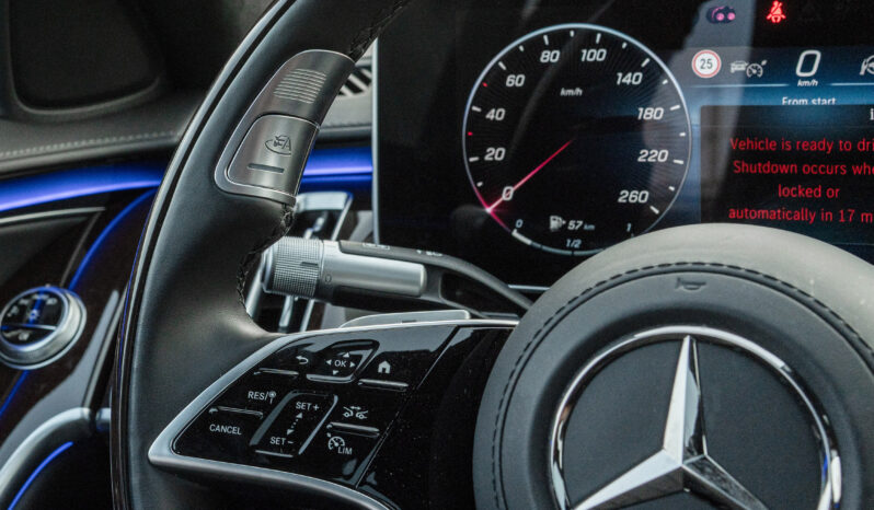 
								2025 Mercedes Benz S 580 4Matic 4.0L AT Petrol (Black-Black) full									