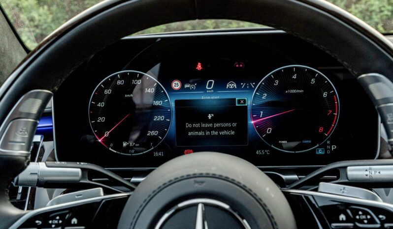 
								2025 Mercedes Benz S 580 4Matic 4.0L AT Petrol (Black-Black) full									