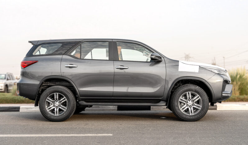 
								2026 Totota Fortuner GX 2.7L AT Petrol (Gray-Tan) RWD full									