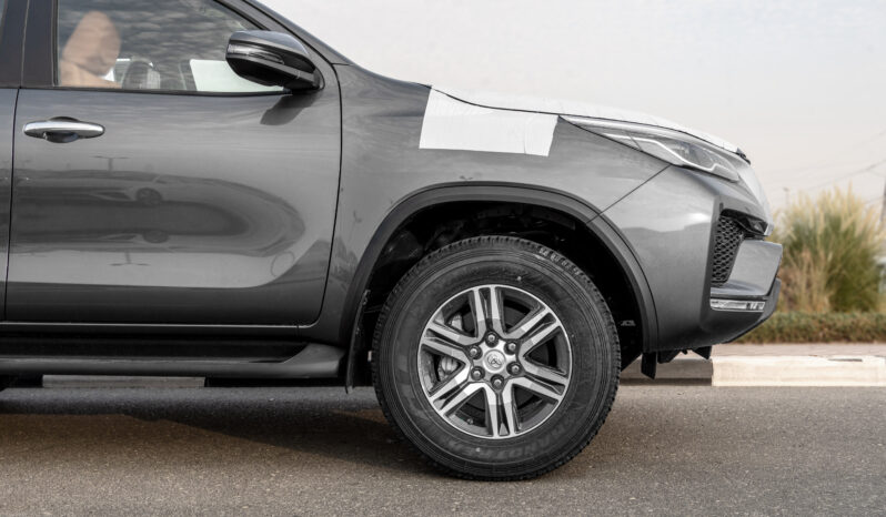 
								2026 Totota Fortuner GX 2.7L AT Petrol (Gray-Tan) RWD full									