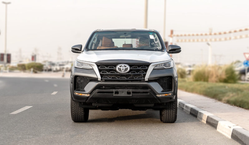 
								2026 Totota Fortuner GX 2.7L AT Petrol (Gray-Tan) RWD full									